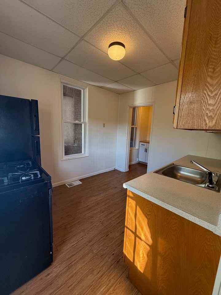 131 W Pike St - Photo 6 of 16