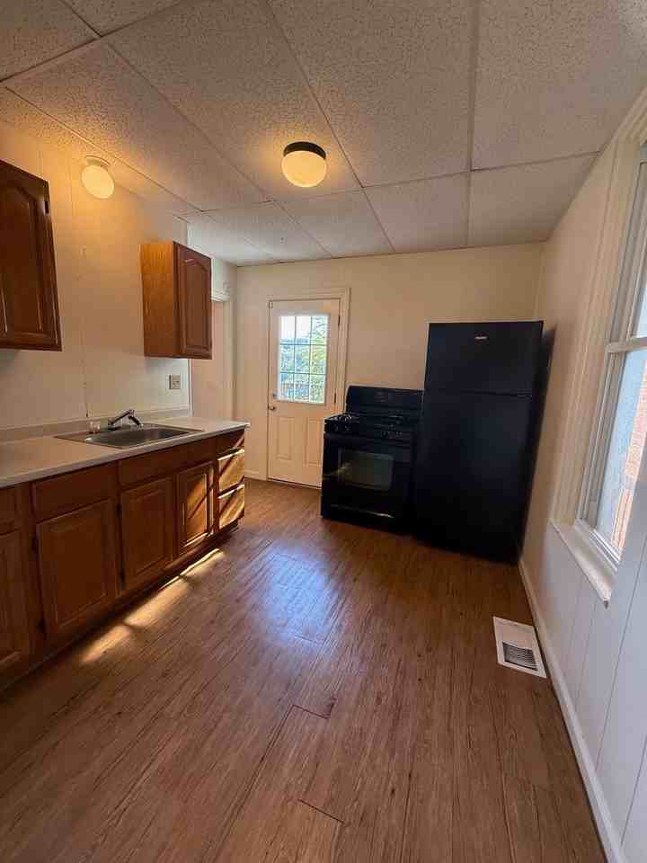 131 W Pike St - Photo 7 of 16