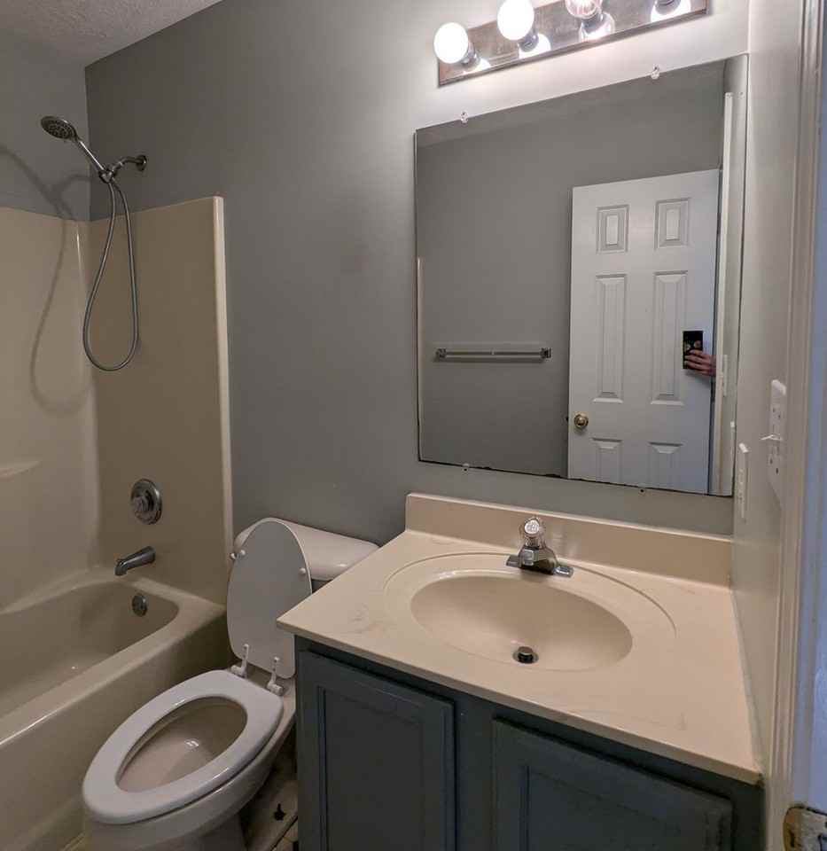 8031 Resin Rd - Photo 3 of 12