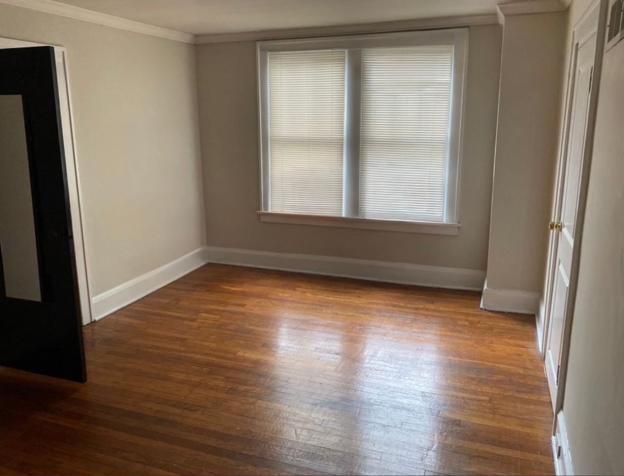 424 Oldham Ave - Photo 3 of 17