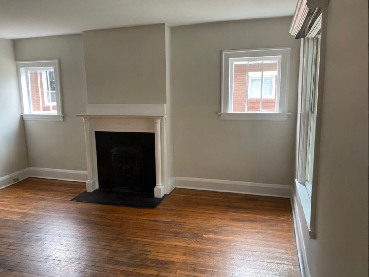424 Oldham Ave - Photo 4 of 17