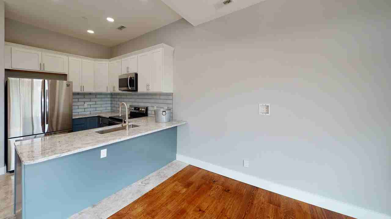 1117 Laurel Ave - Photo 2 of 14