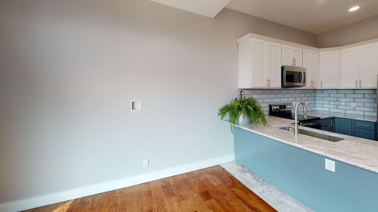 1117 Laurel Ave - Photo 2 of 14