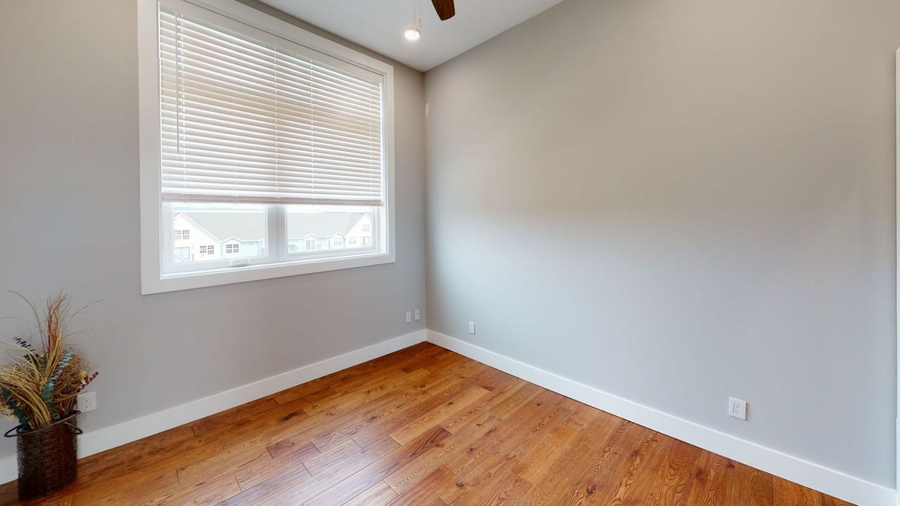 1117 Laurel Ave - Photo 7 of 14