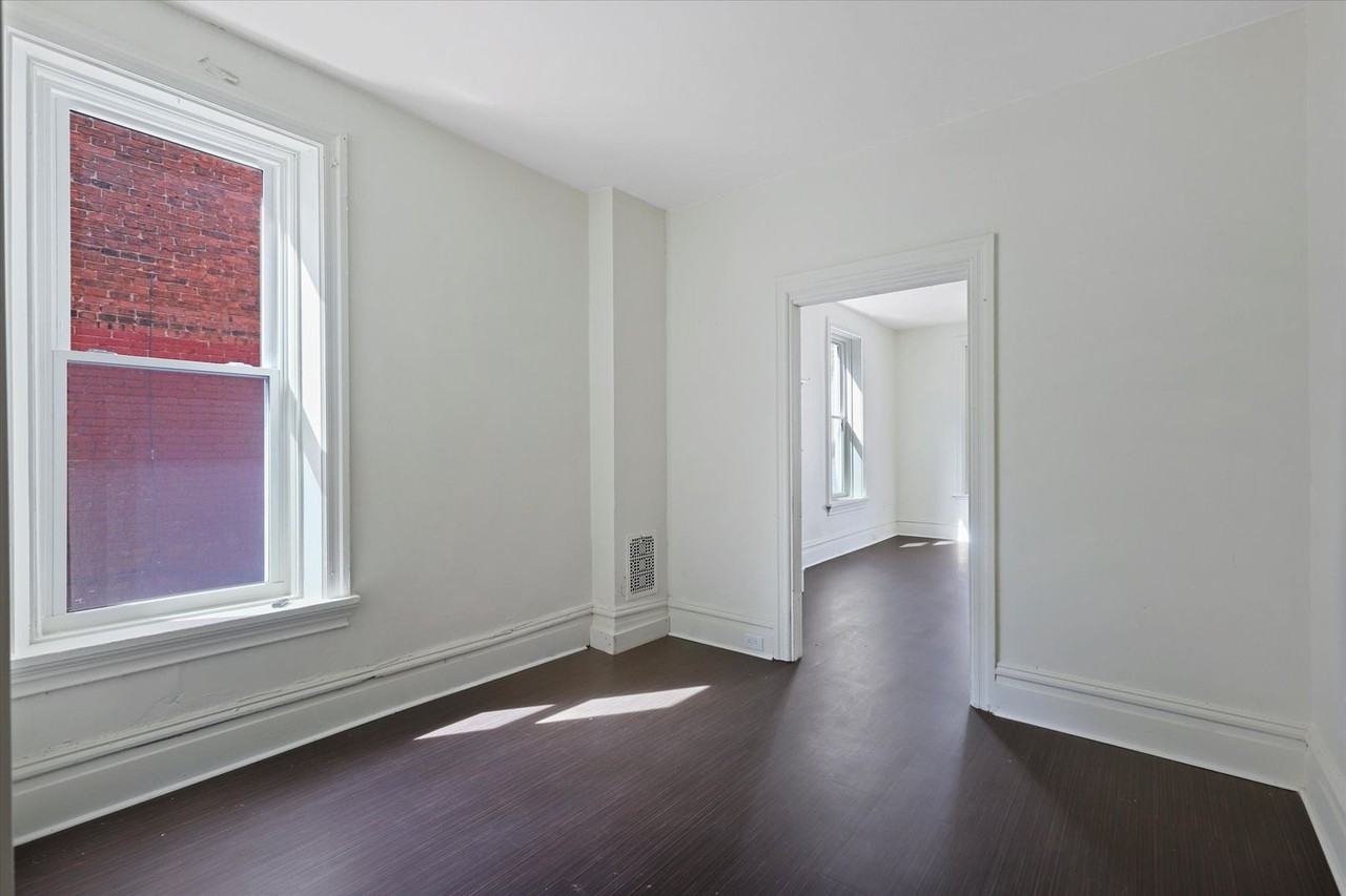 437 S 14th St - Photo 4 of 19