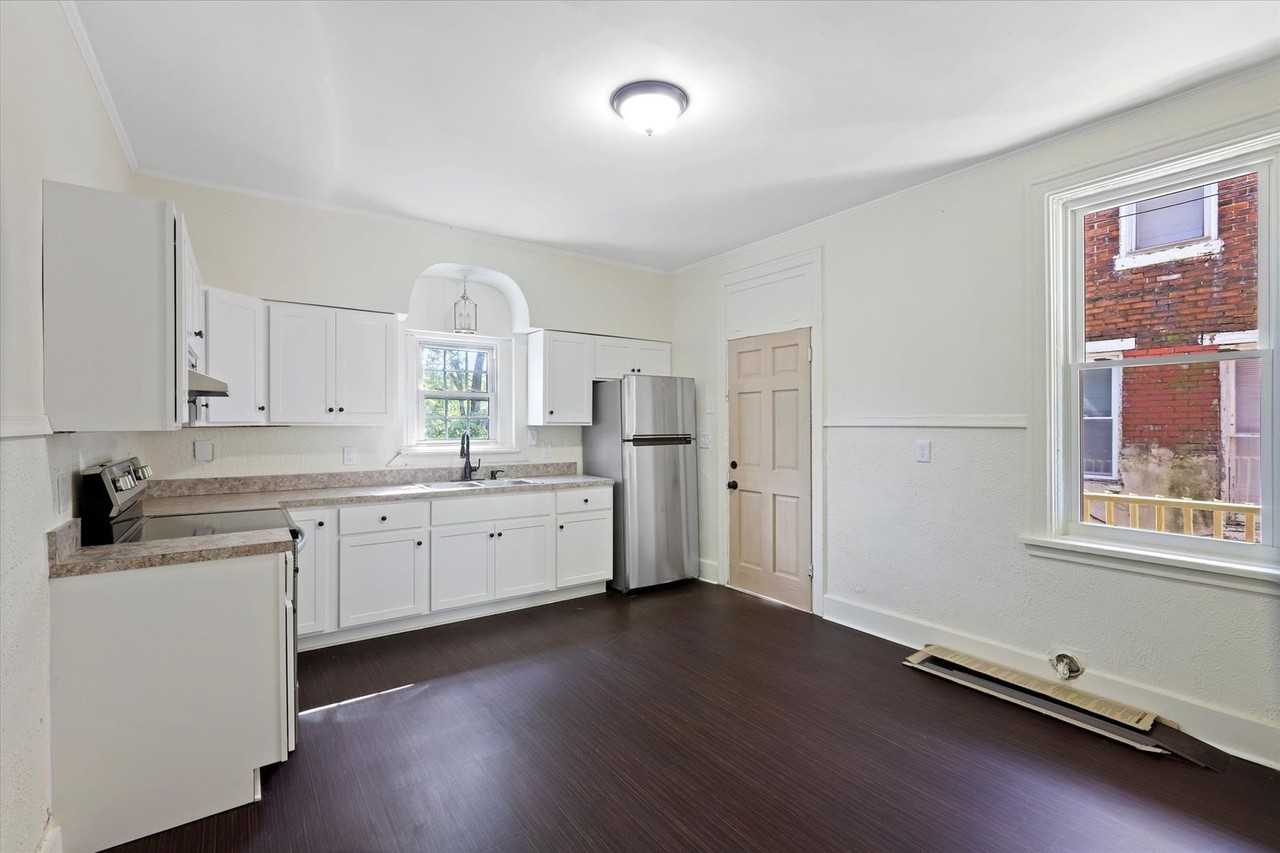 437 S 14th St - Photo 6 of 19