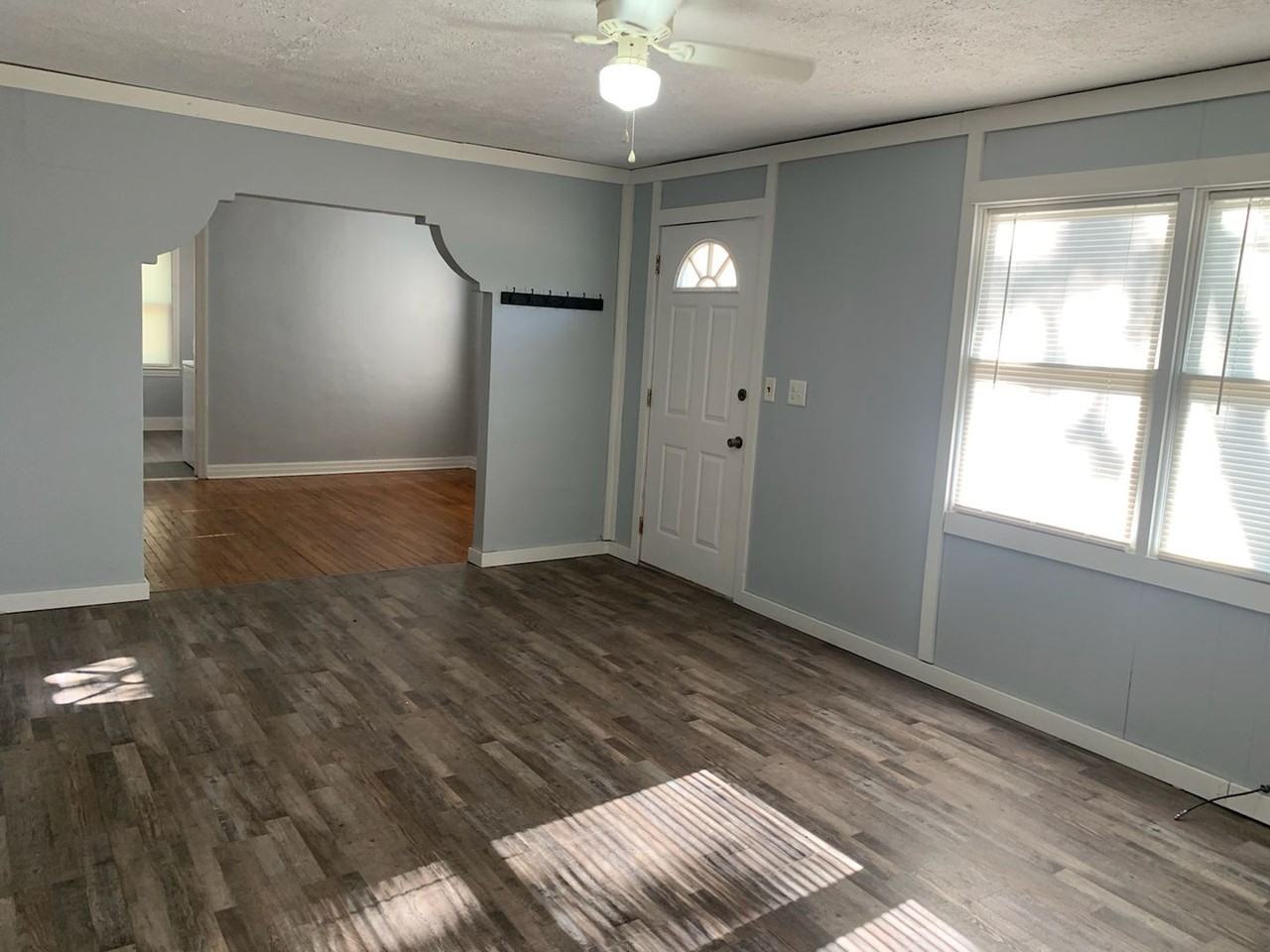 423 N Locust St - Photo 2 of 16