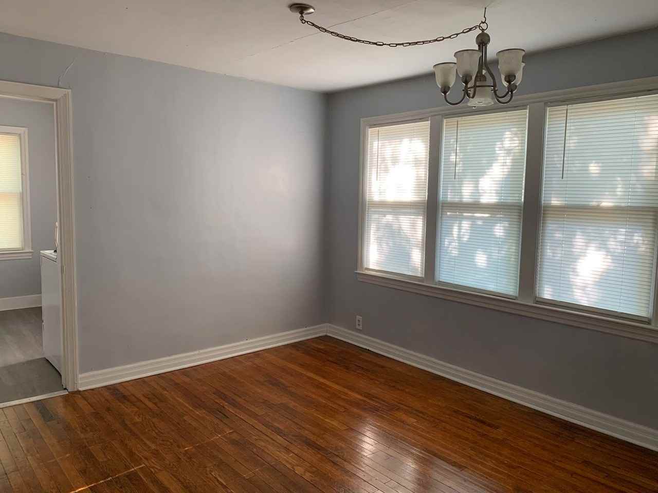 423 N Locust St - Photo 4 of 16