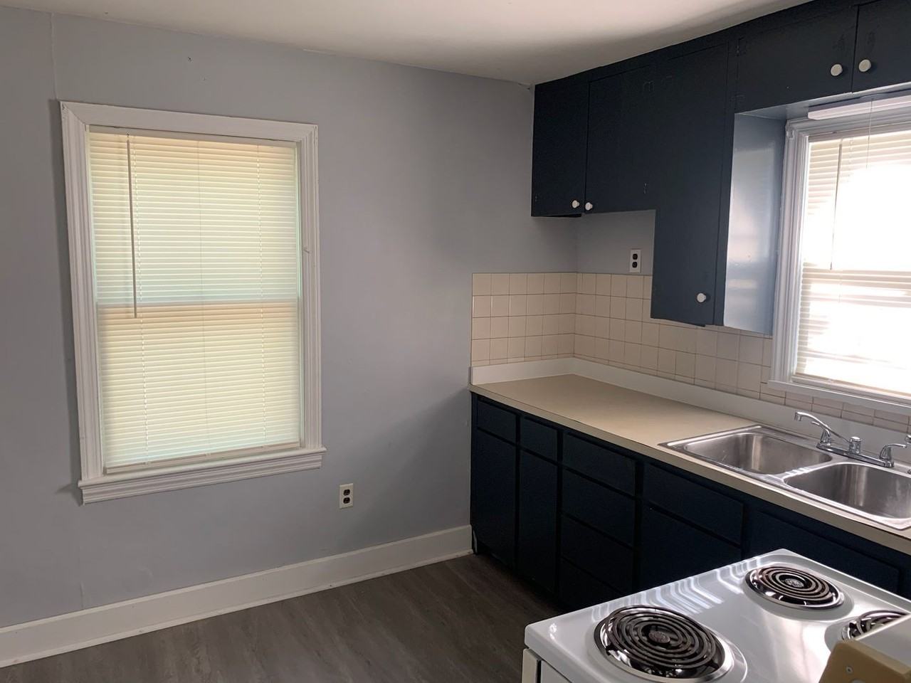 423 N Locust St - Photo 6 of 16