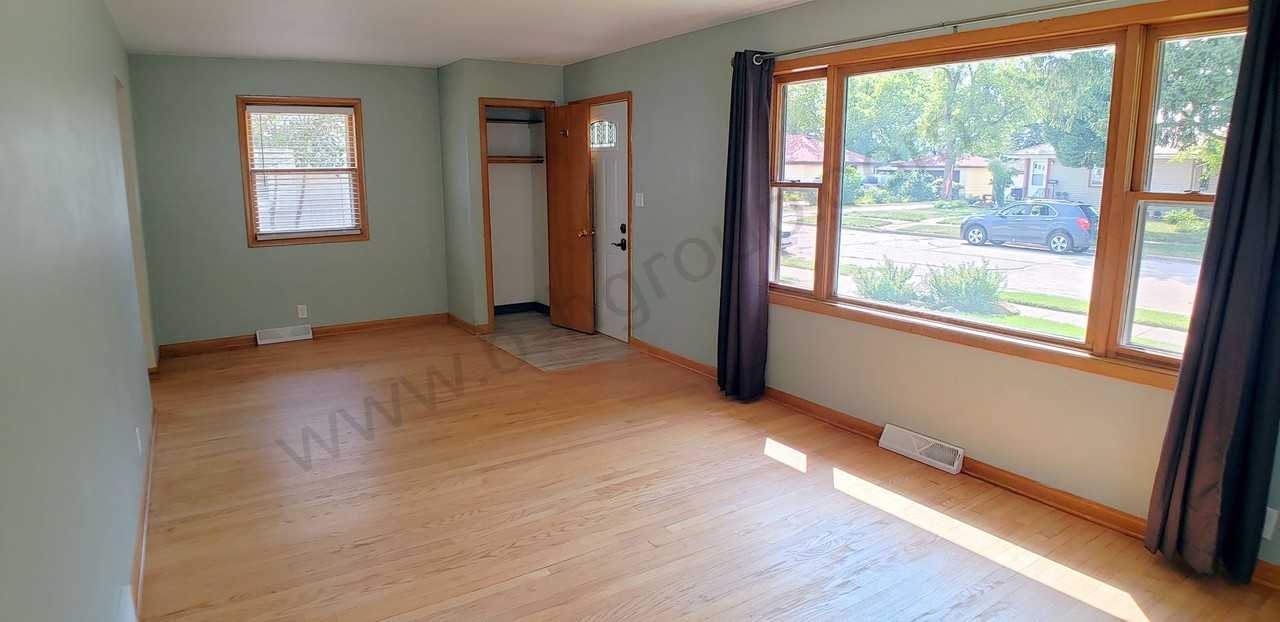 3005 26th Ave - Photo 2 of 21