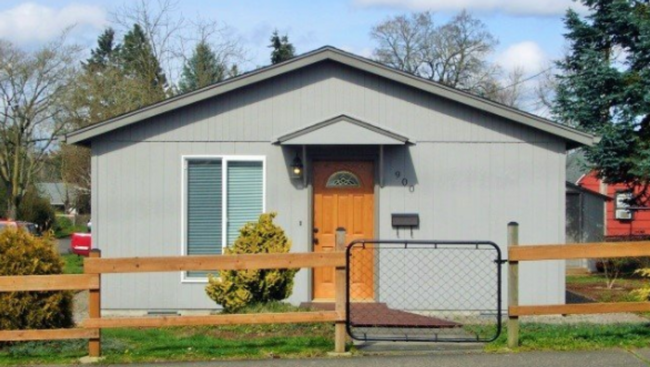 900 E 33rd St - Photo 2 of 5