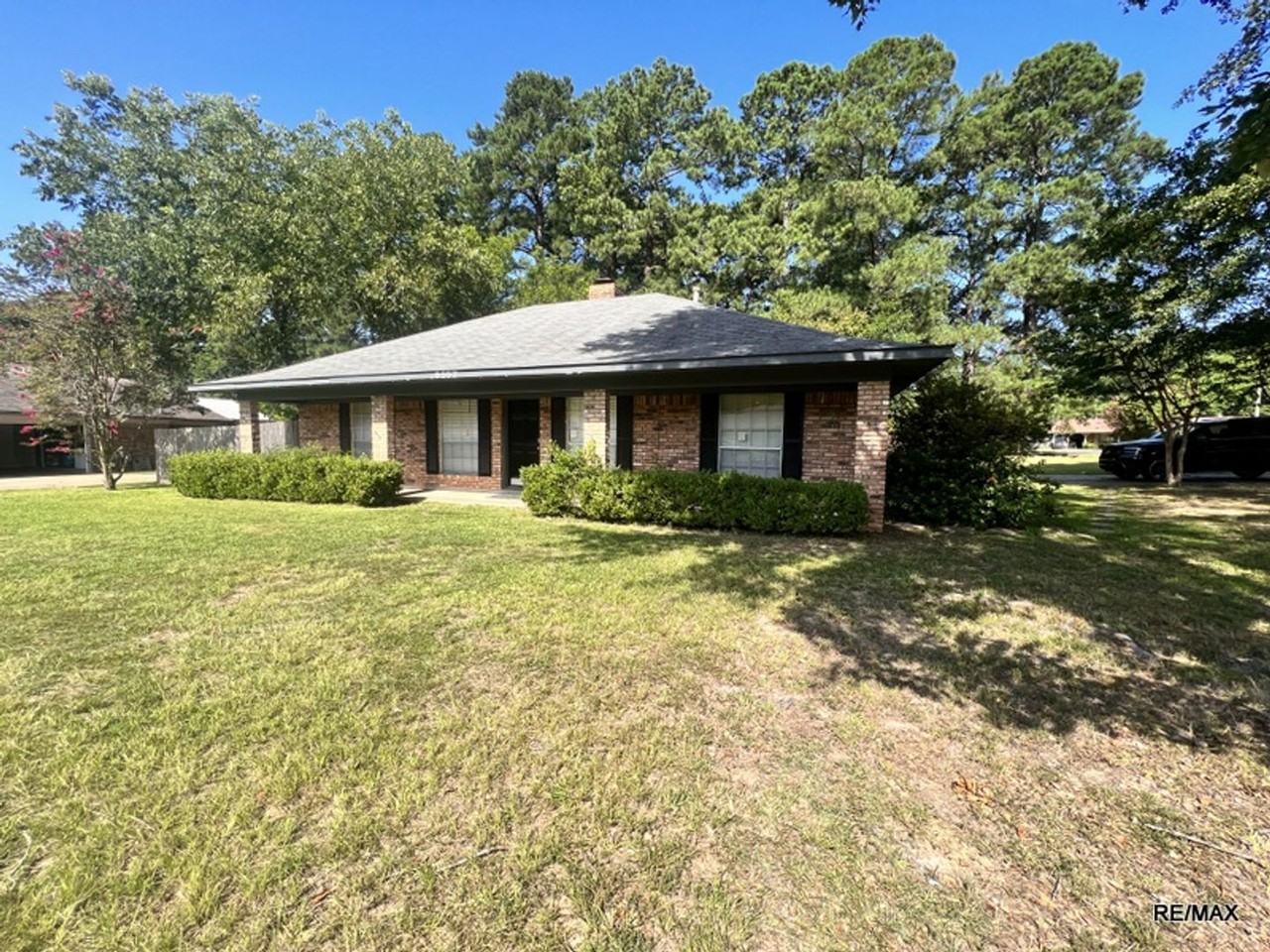 8552 Meadow Parkway Dr - Photo 2 of 16