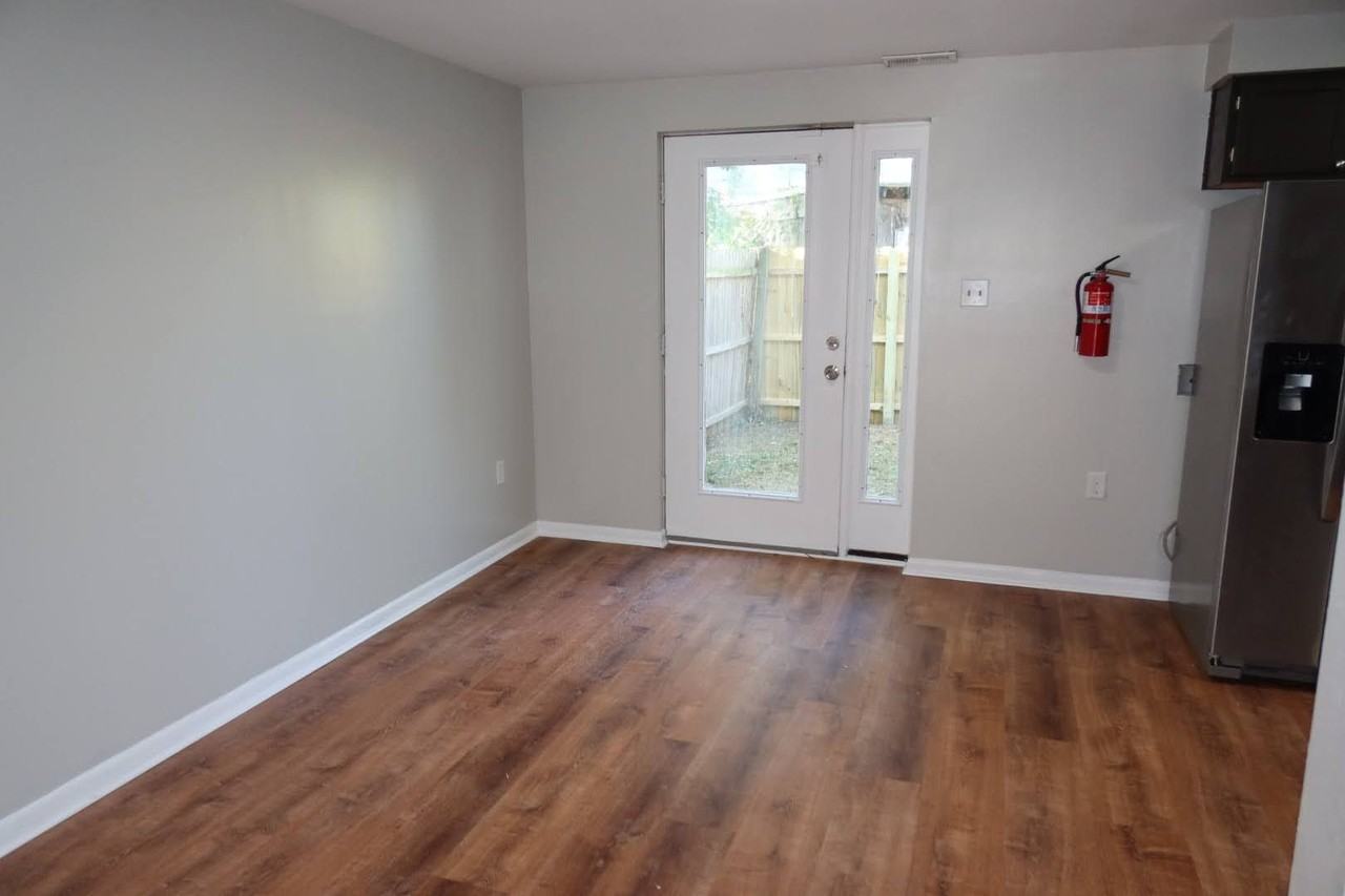 2427 Arnold St - Photo 3 of 25