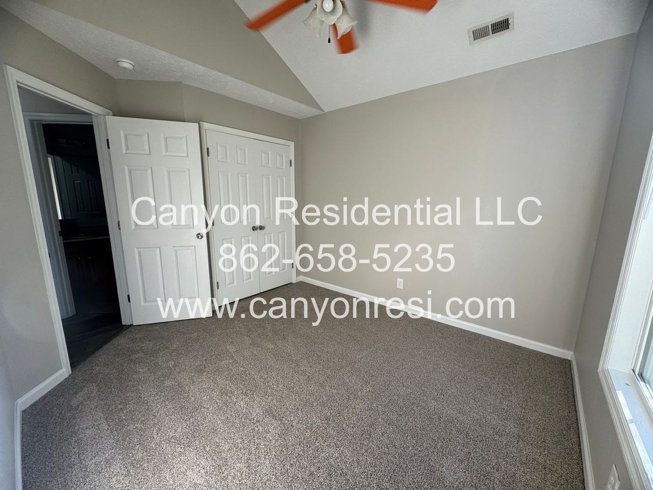 109 Hayes Ct - Photo 2 of 20
