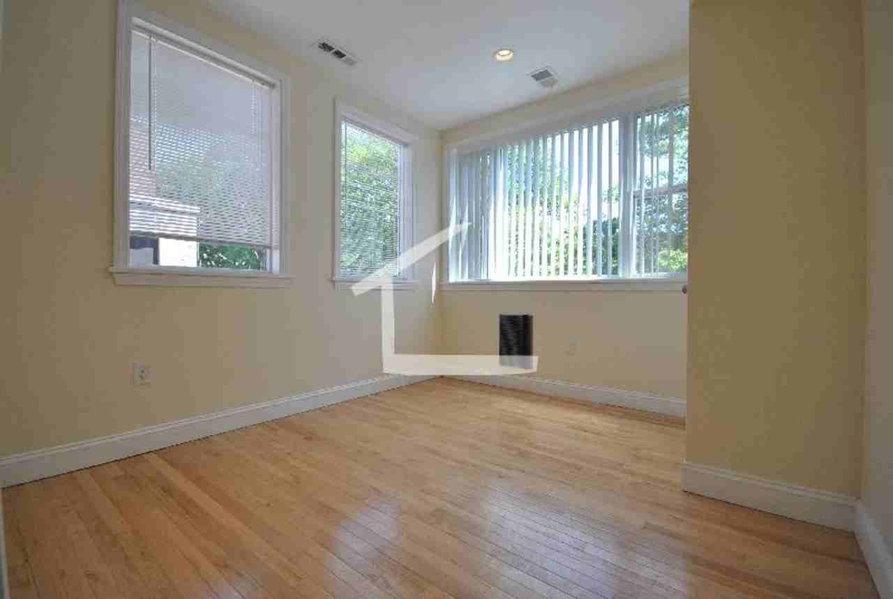 1808 Beacon St - Photo 5 of 18