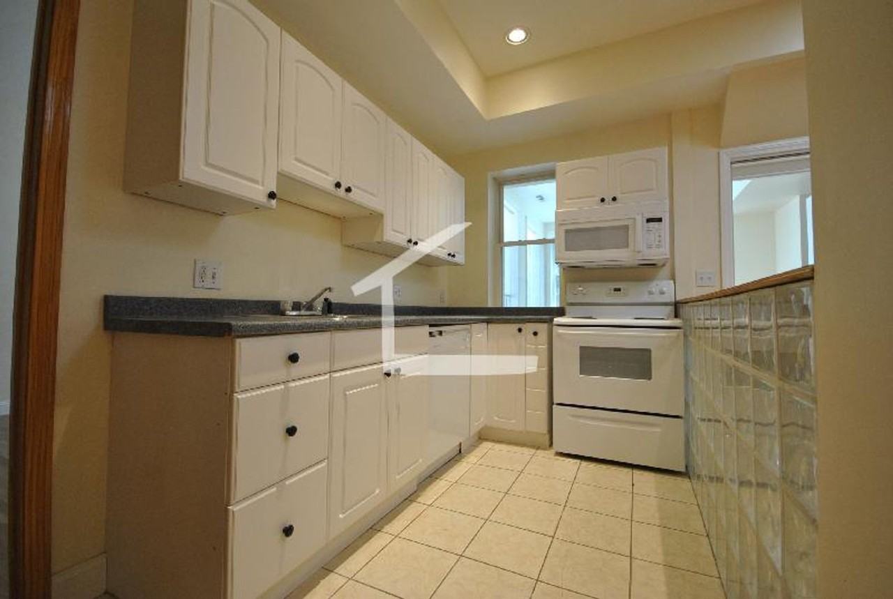 1808 Beacon St - Photo 7 of 18