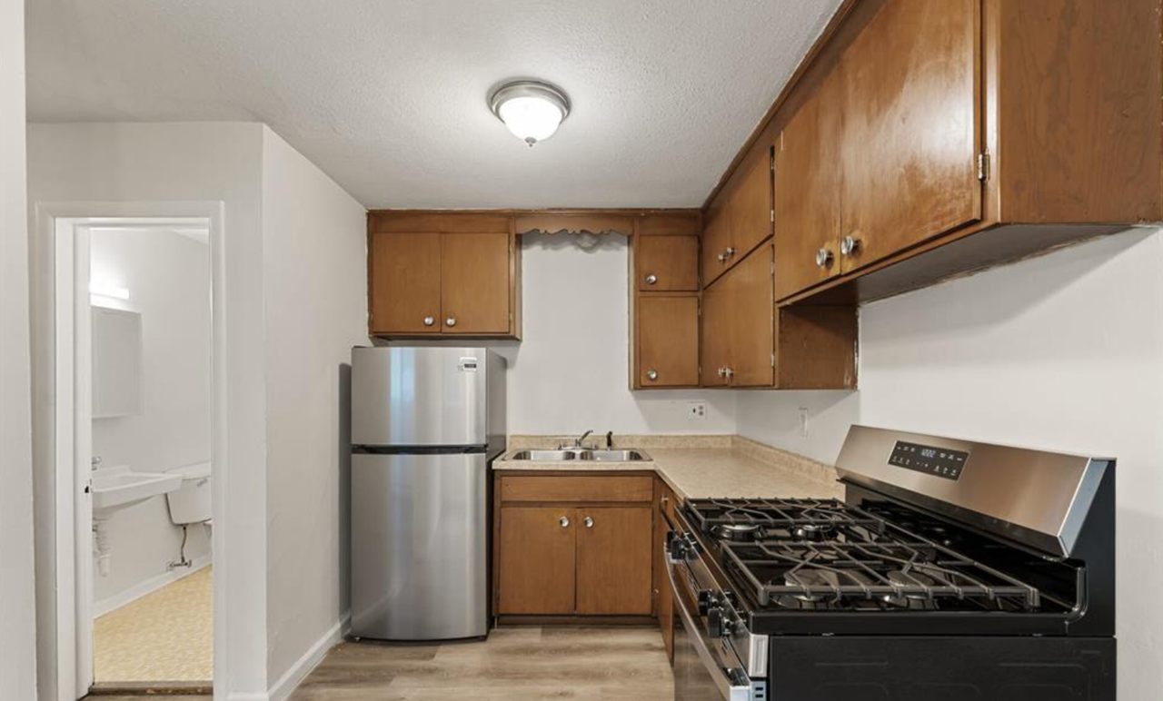 2818 East 31st Street - Photo 2 of 28