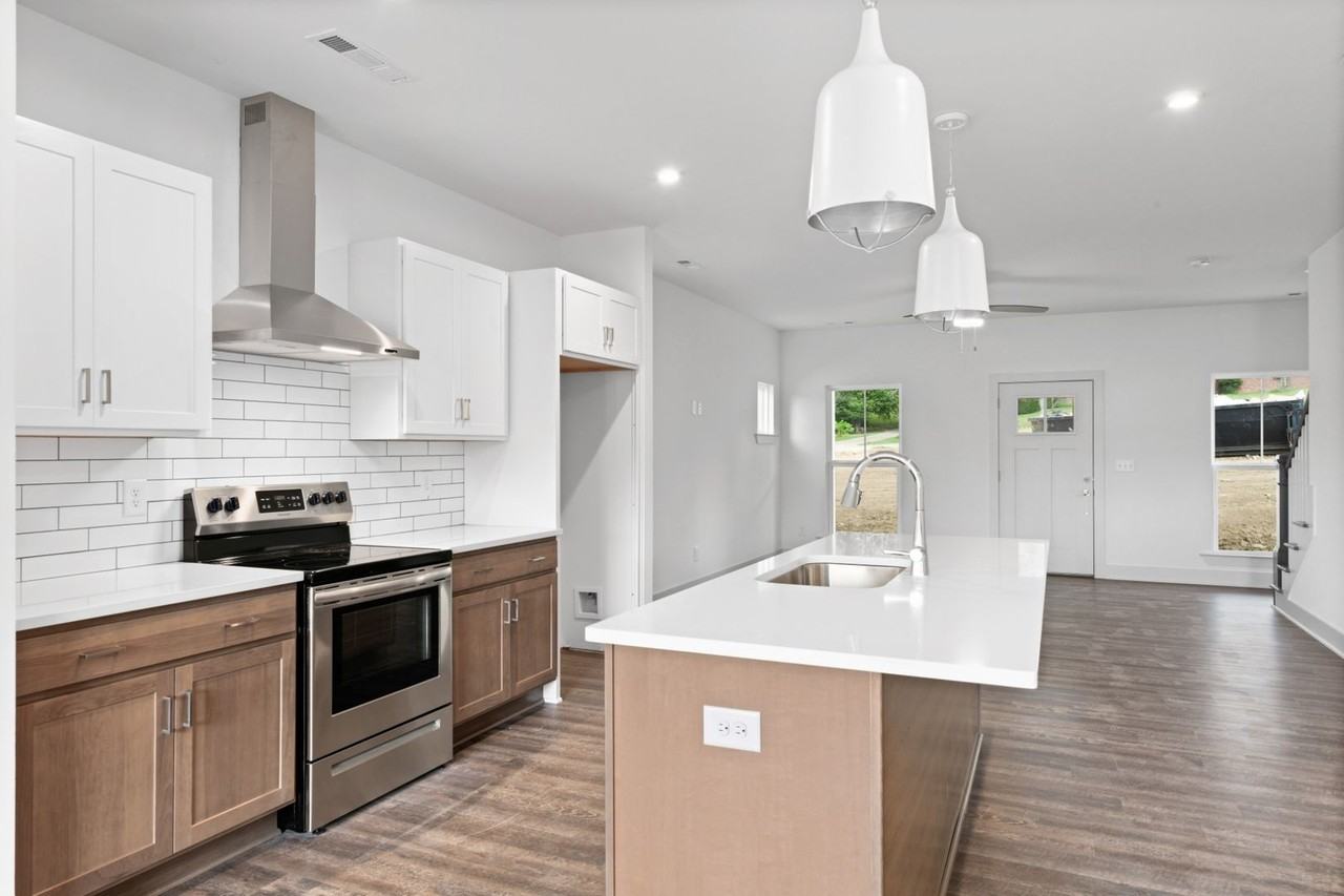 2203 Chadwell Station Ln - Photo 2 of 34