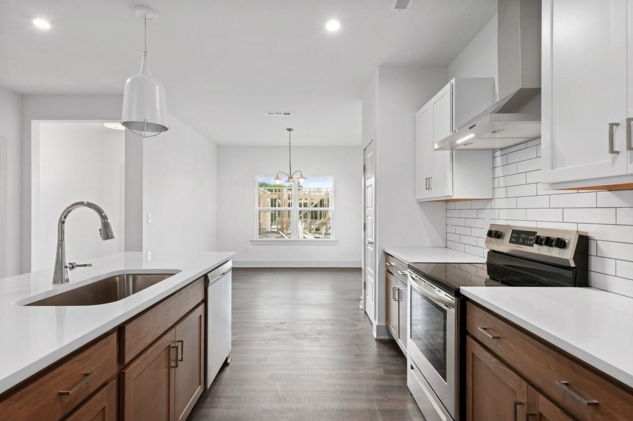 2203 Chadwell Station Ln - Photo 3 of 34