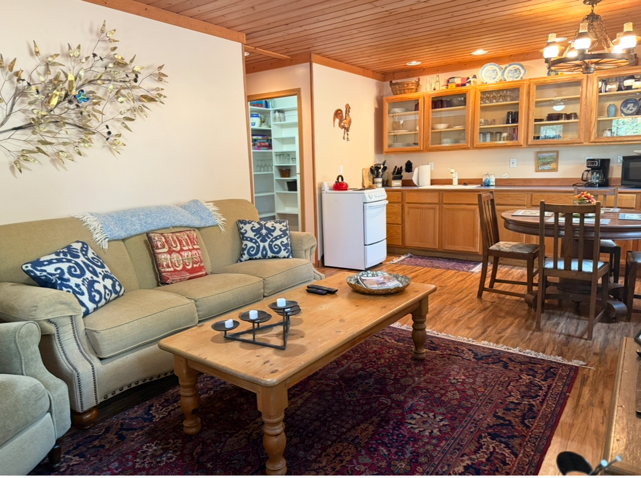 220 Shawnee Dr - Photo 2 of 22