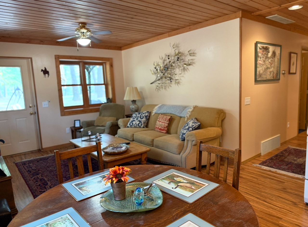 220 Shawnee Dr - Photo 3 of 22