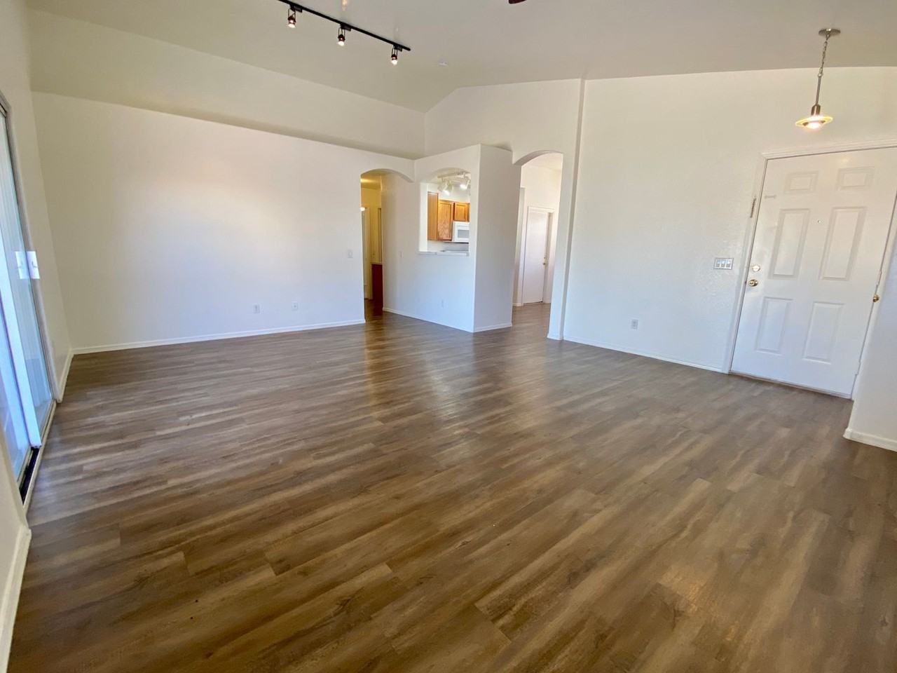 16198 West Washington Street - Photo 4 of 32