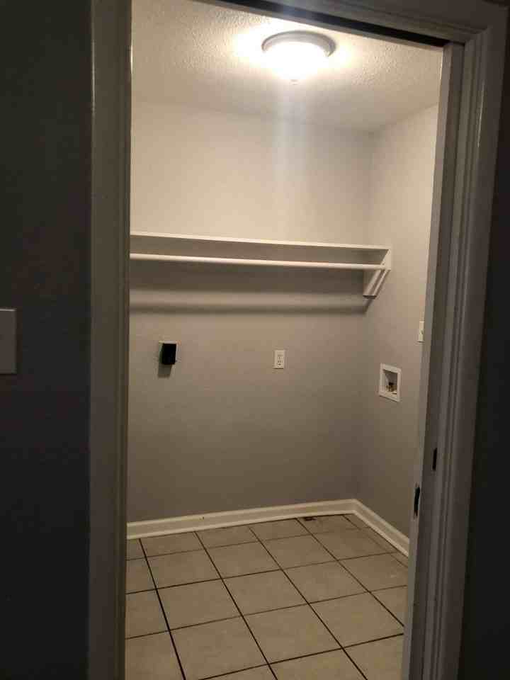 503 Willow Ave - Photo 4 of 18