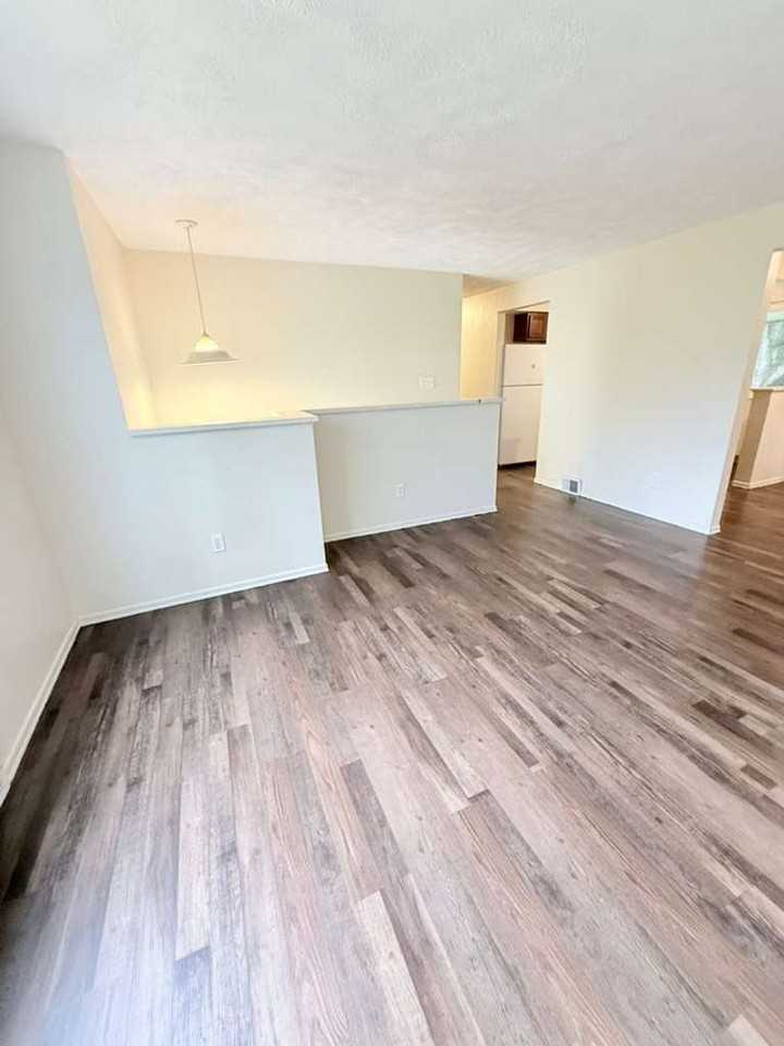 2520 Hill St - Photo 4 of 19