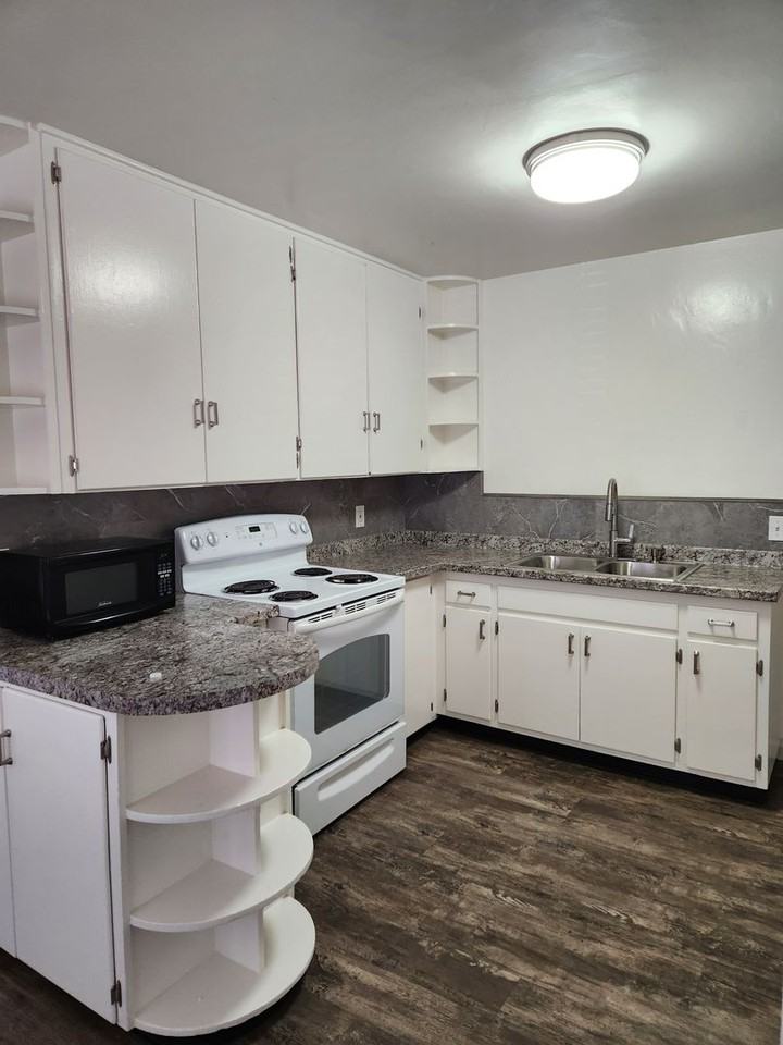 2503 Leland Ave - Photo 2 of 14