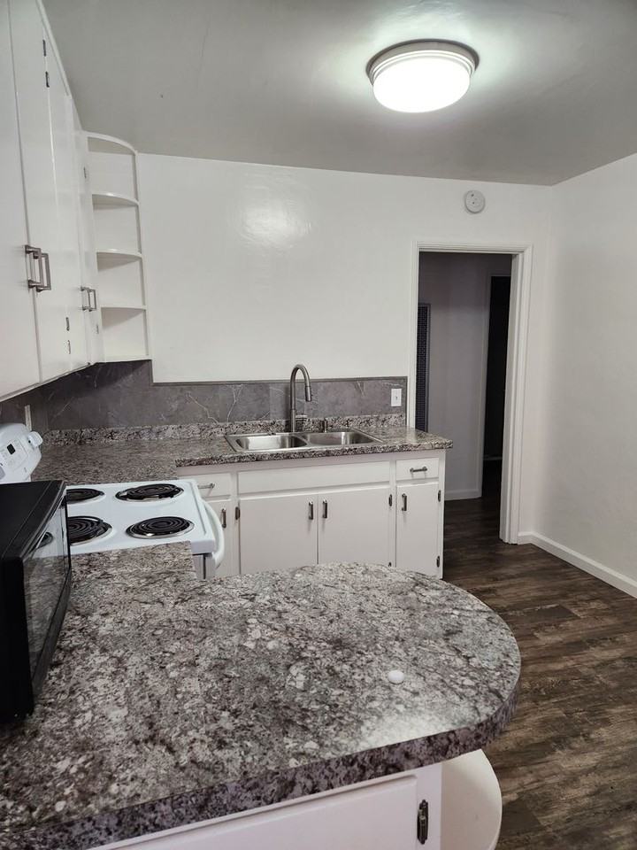 2503 Leland Ave - Photo 6 of 14