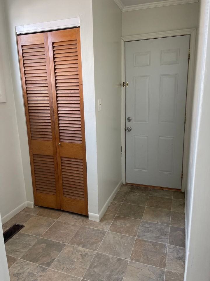 601 N Blackhoof St - Photo 2 of 14