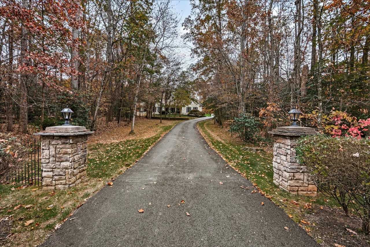 94 Cherry Hill Dr - Photo 2 of 50