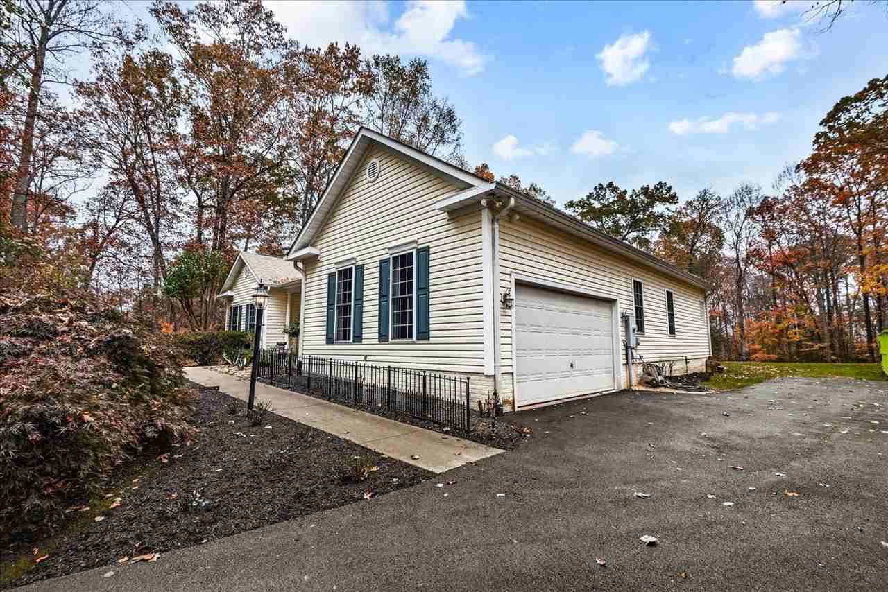 94 Cherry Hill Dr - Photo 5 of 50