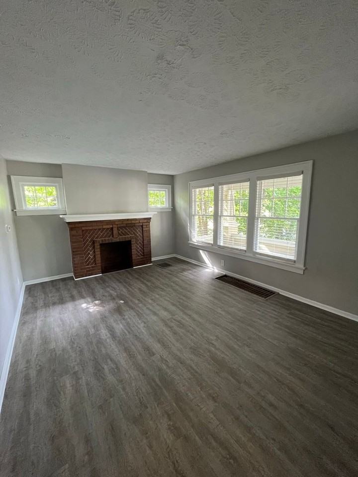 11 E Kelso Rd - Photo 4 of 32