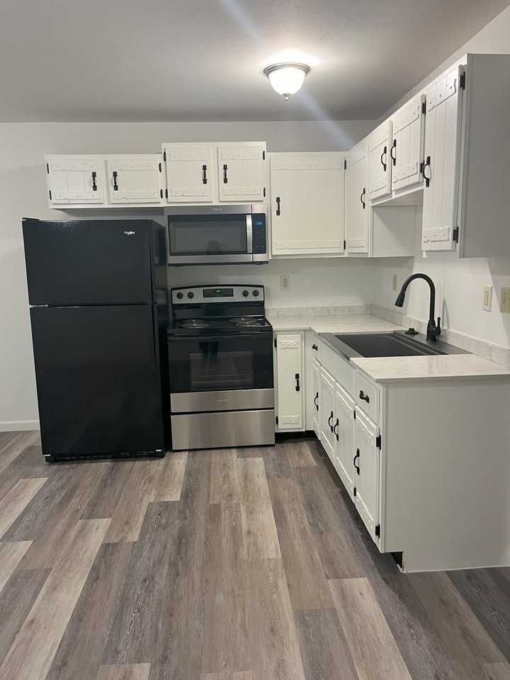 8 W 10th St - Photo 3 of 9