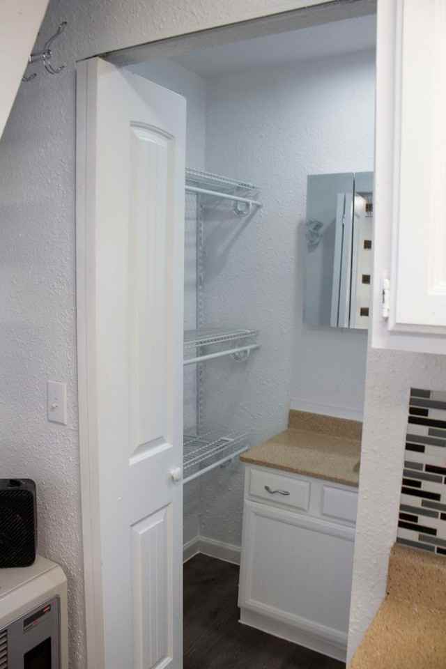 2430 Burtis Ave - Photo 6 of 11