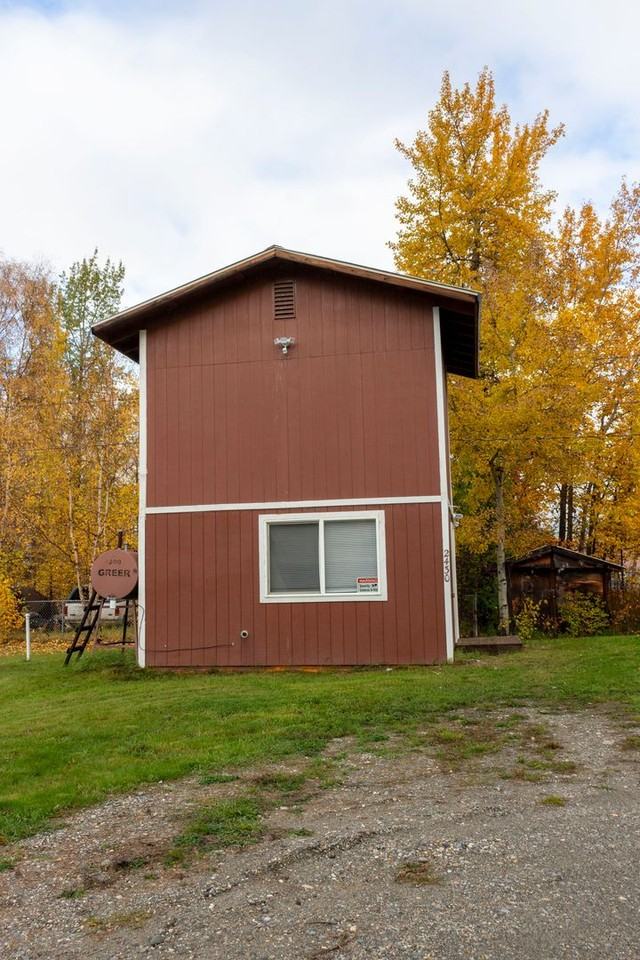 2430 Burtis Ave - Photo 2 of 11