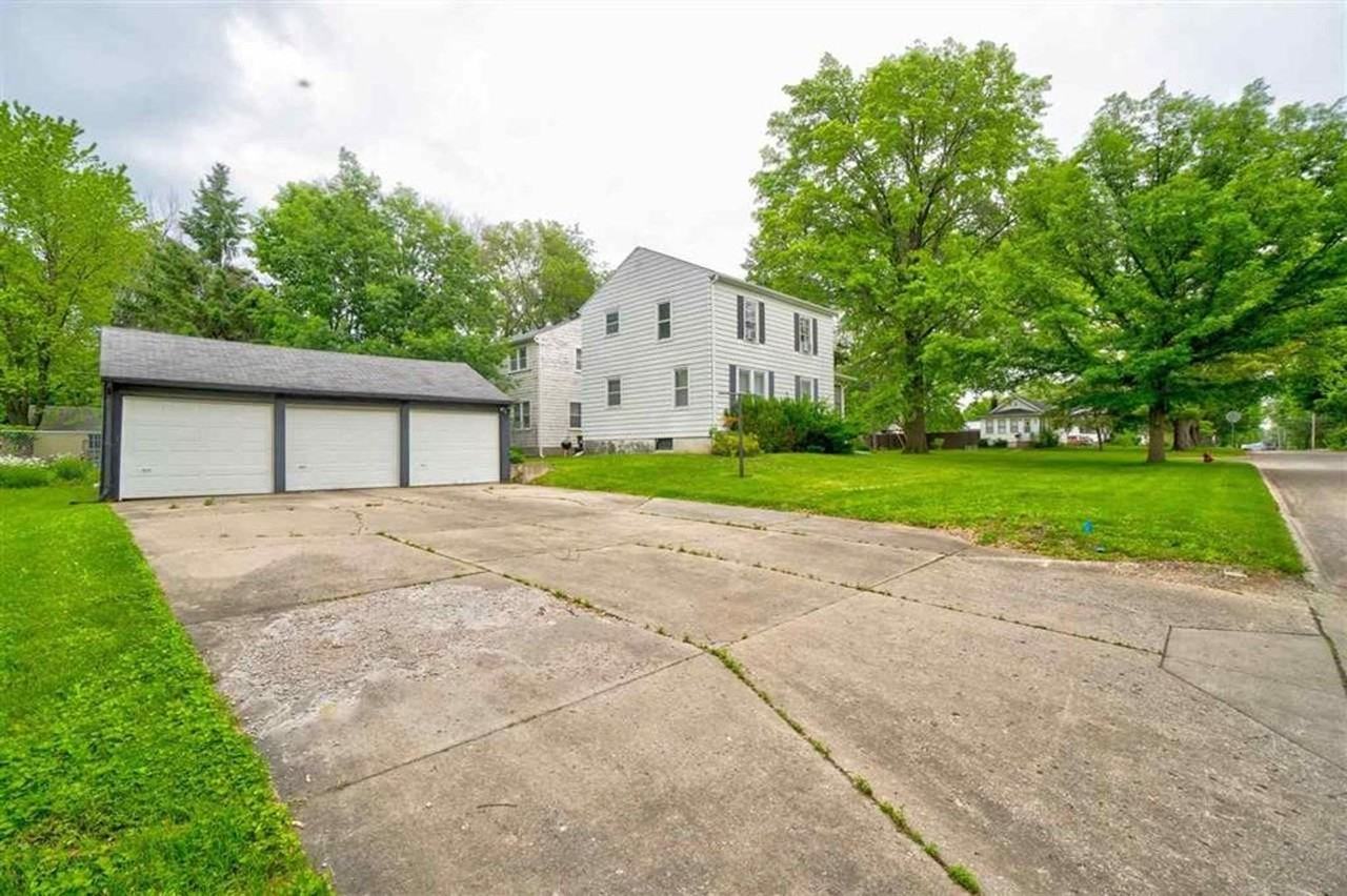 1027 3rd Ave - Photo 2 of 19