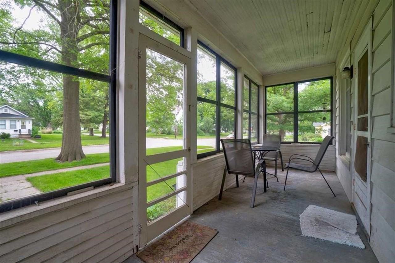 1027 3rd Ave - Photo 6 of 19