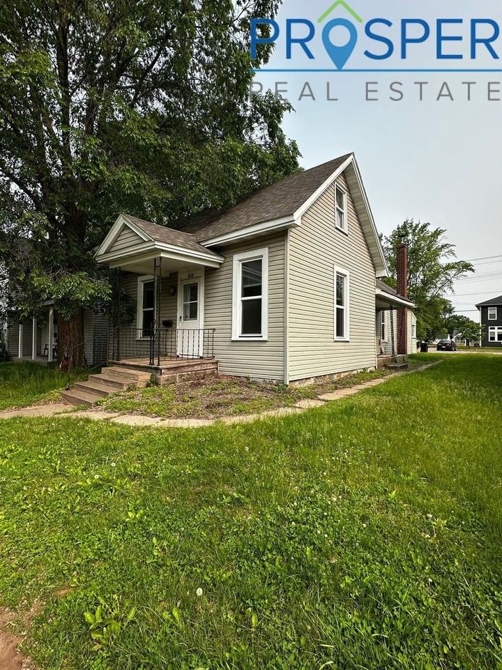 818 Water St - Photo 4 of 14