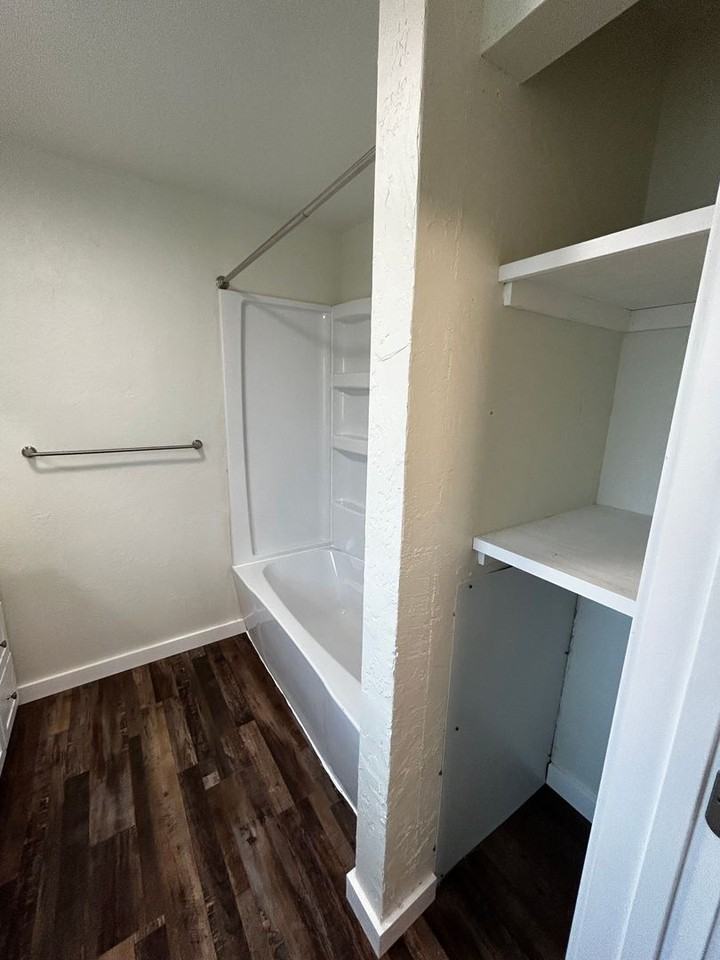 544 E Front St - Photo 3 of 8