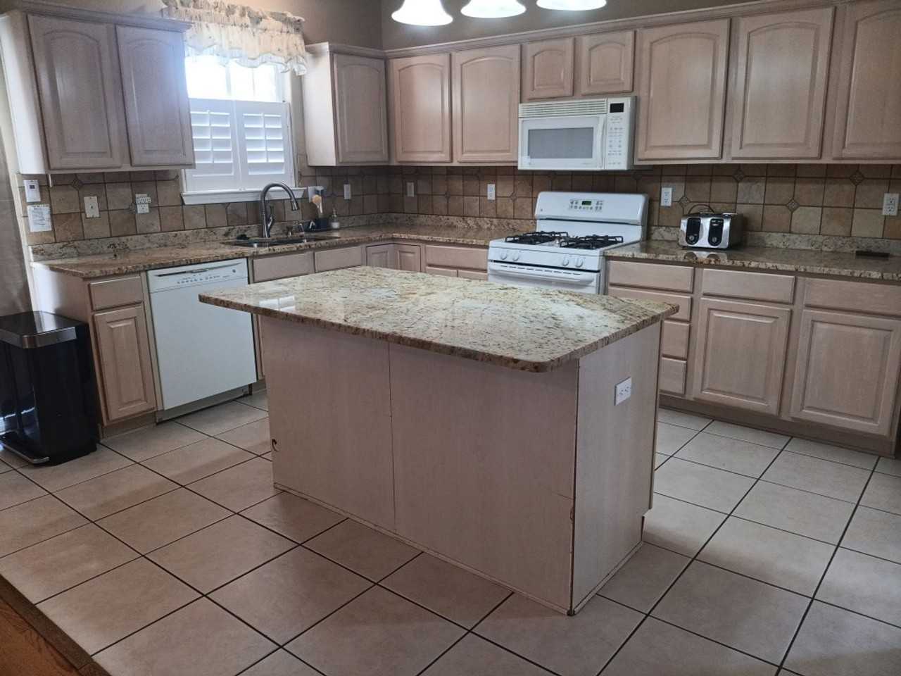 7100 Boxwood Ave Ne - Photo 2 of 19