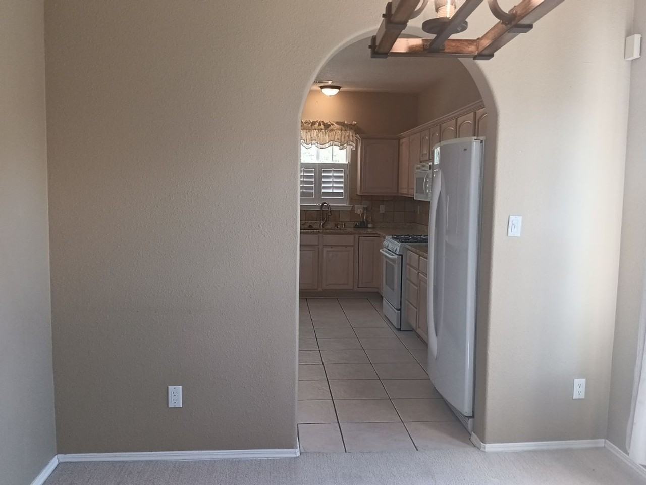 7100 Boxwood Ave Ne - Photo 3 of 19