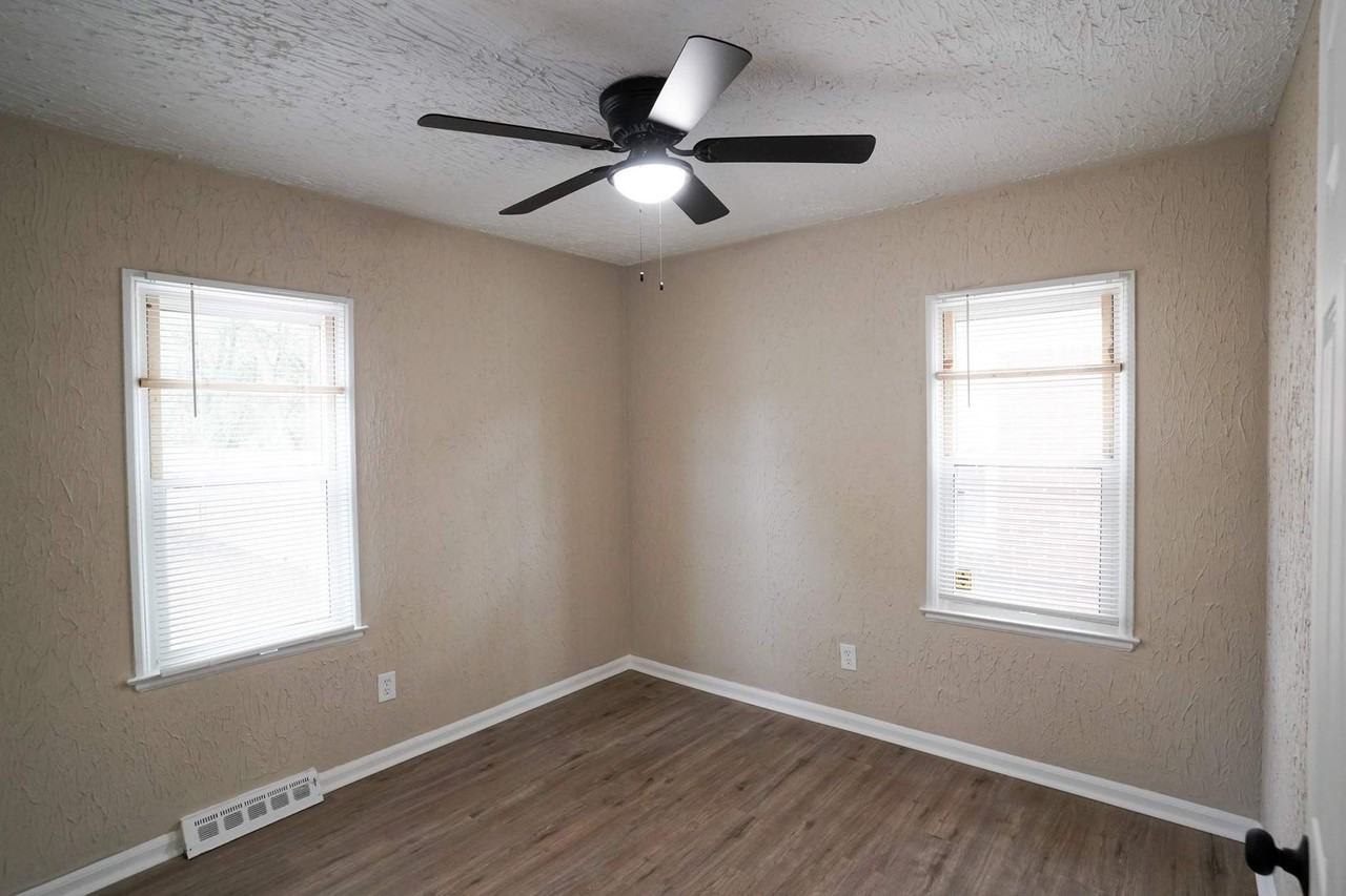 18525 Mccormick St - Photo 5 of 7