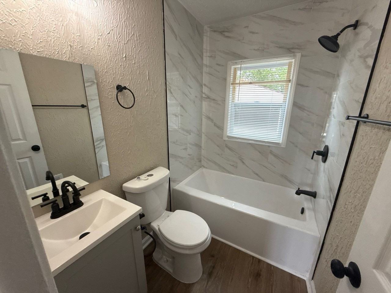 18525 Mccormick St - Photo 6 of 7