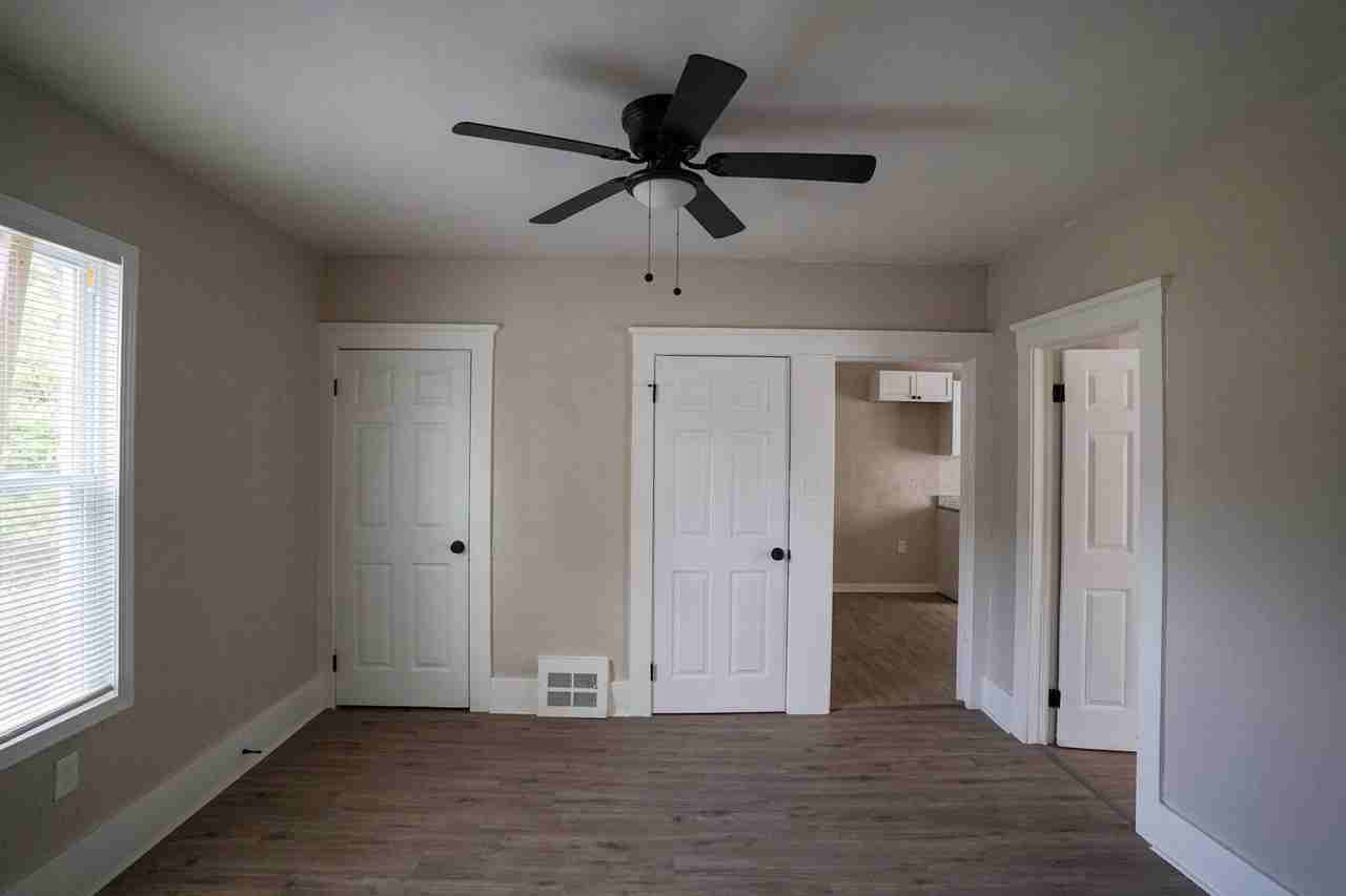 8193 Traverse St - Photo 6 of 7