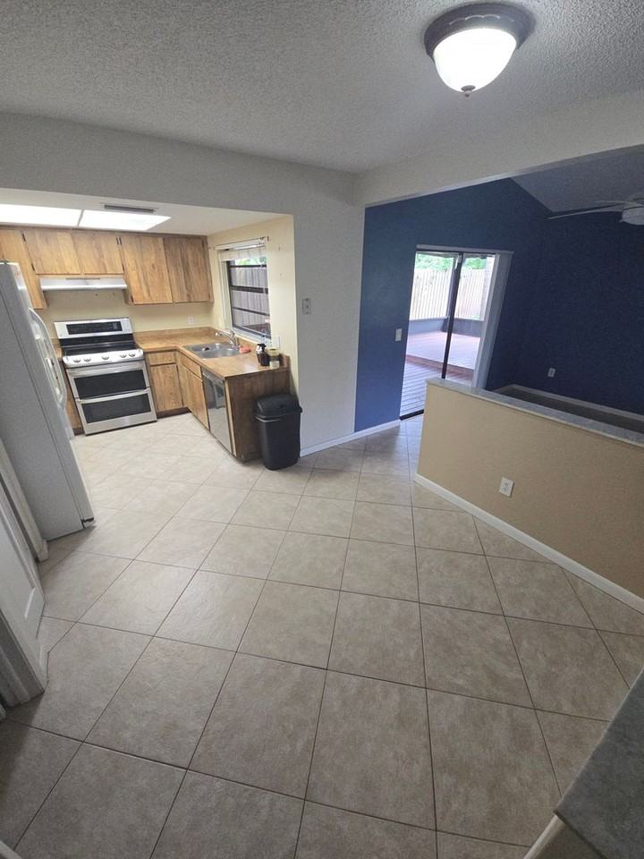 915 Benninger Drive - Photo 6 of 24