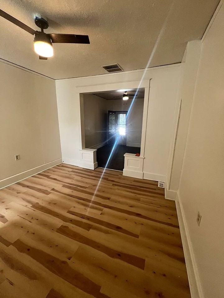 143 S Rock St - Photo 3 of 15