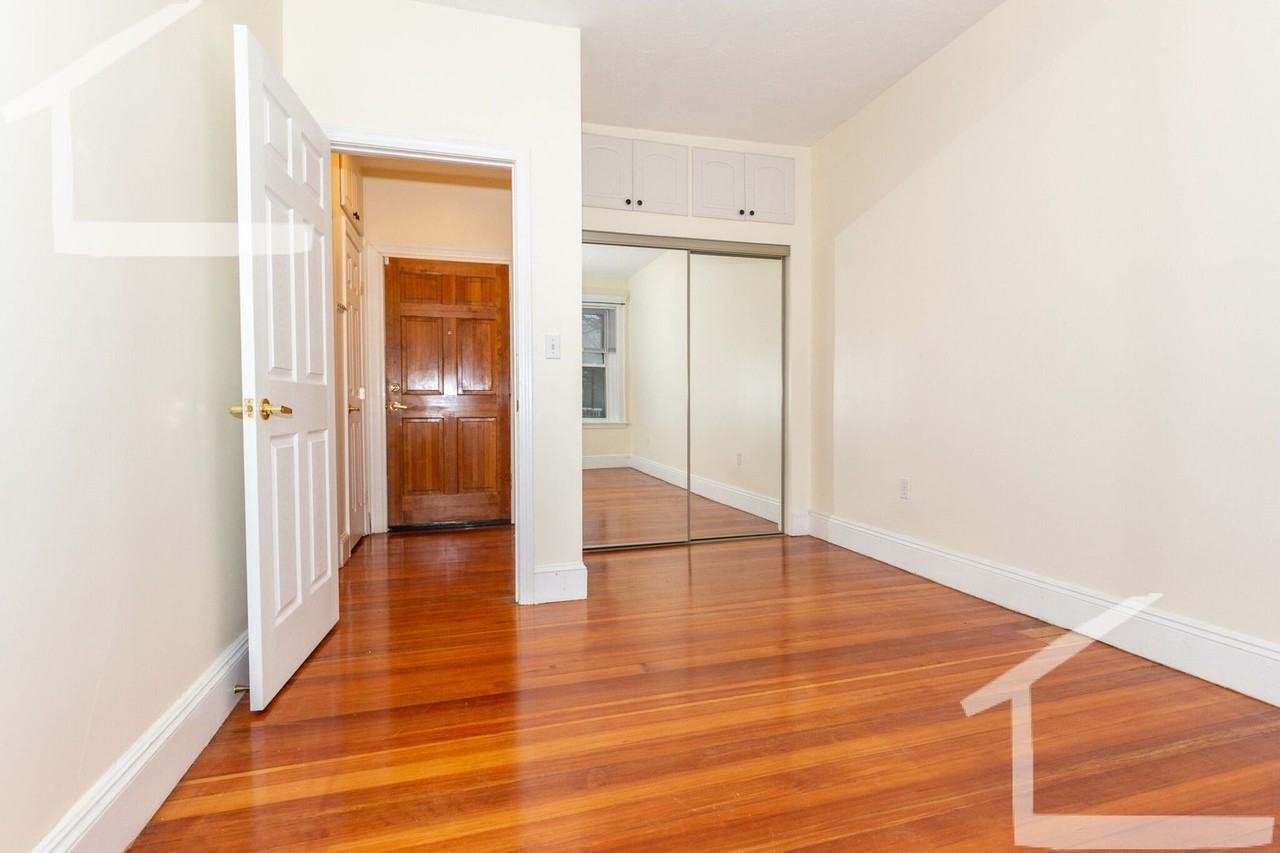 191 Winthrop Rd - Photo 7 of 9