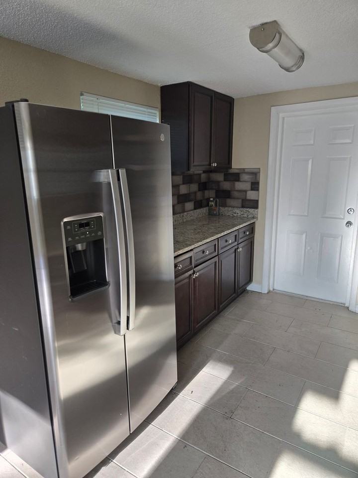 1503 Navajo Avenue - Photo 5 of 19